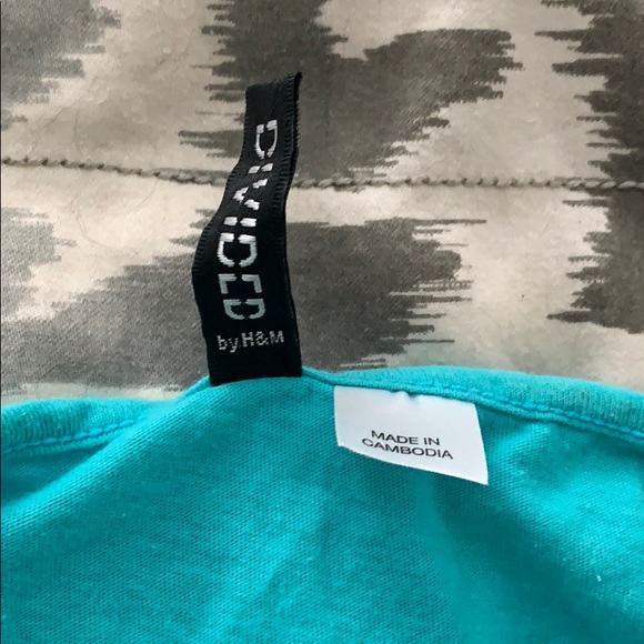 Divided halter top - Picture 3 of 5